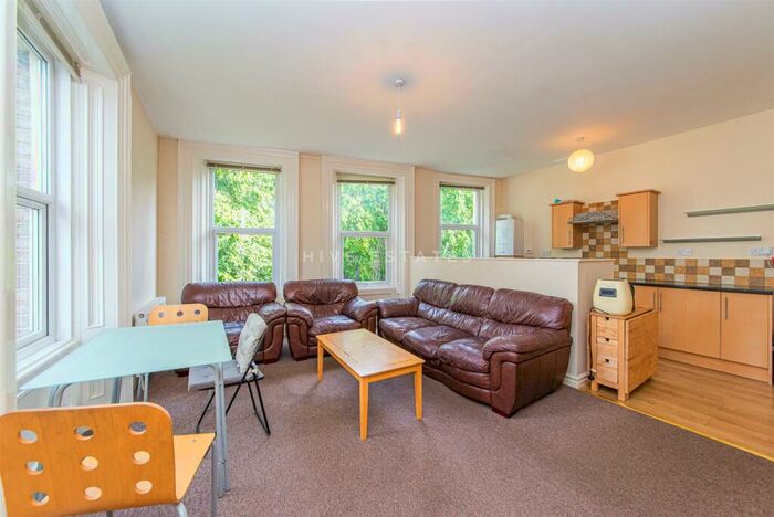 3 Bedroom Flat To Rent In Chester Crescent, Sandyford, Newcastle Upon Tyne, NE2