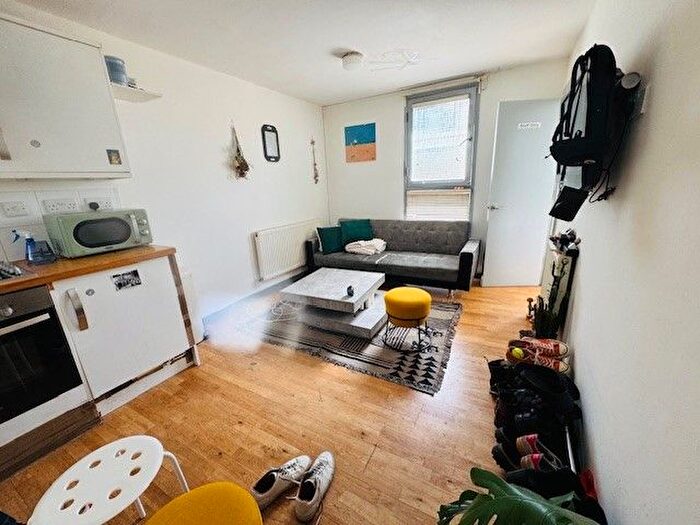 1 Bedroom Flat To Rent In Voss Street, Bethnal Green, E2