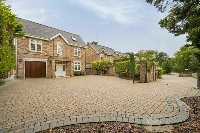 6 Bedroom Detached House To Rent In Sandalwood Close, Arkley, EN5