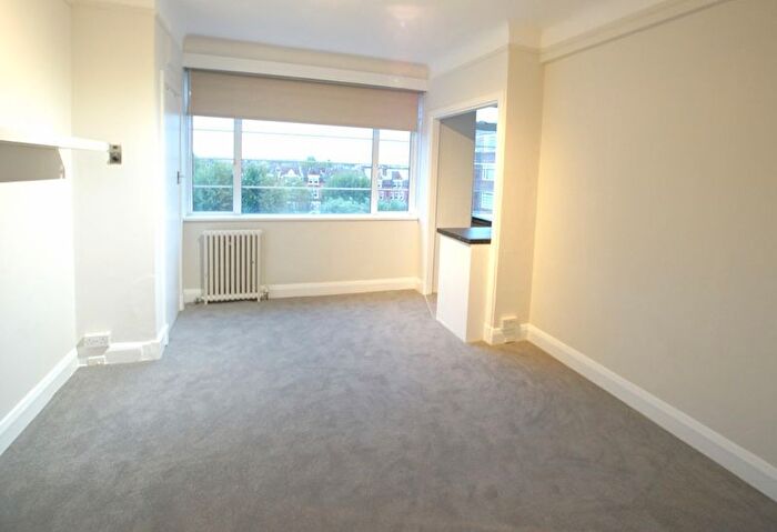 Studio To Rent In Du Cane Court, Balham High Road, SW17