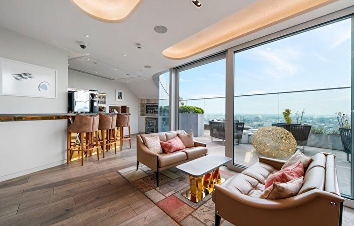 3 Bedroom Flat To Rent In Canaletto Tower, City Road, EC1V