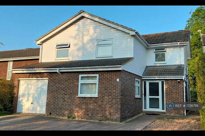 5 Bedroom Detached House To Rent In Sarum, Bracknell, RG12