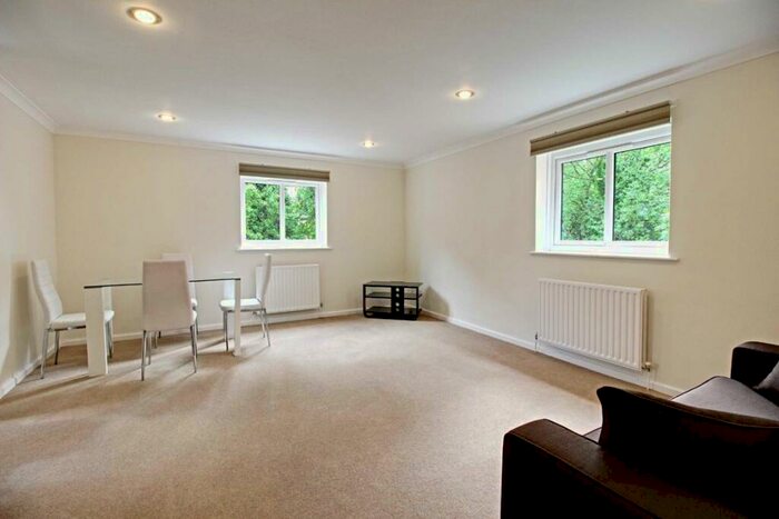 1 Bedroom Flat To Rent In Wheatley Close, Hendon, NW4