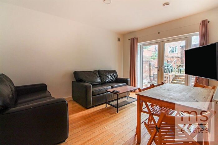 6 Bedroom Detached House To Rent In Allington Avenue, Nottingham, NG7