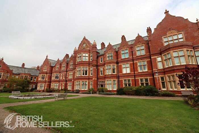 2 Bedroom Flat For Sale In Hawthorn Road, Charlton Down, Dorchester, Dorset, DT2