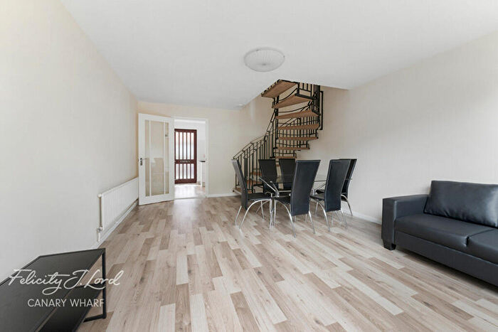 2 Bedroom Terraced House For Sale In Claire Place, London, E14