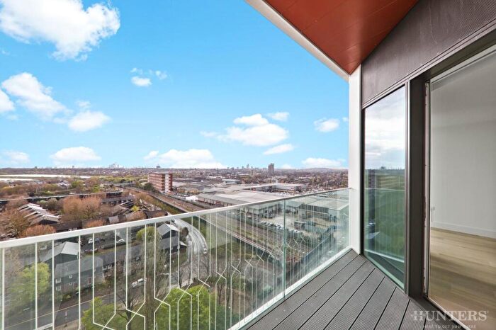 2 Bedroom Apartment To Rent In Daneland Walk, London, N17