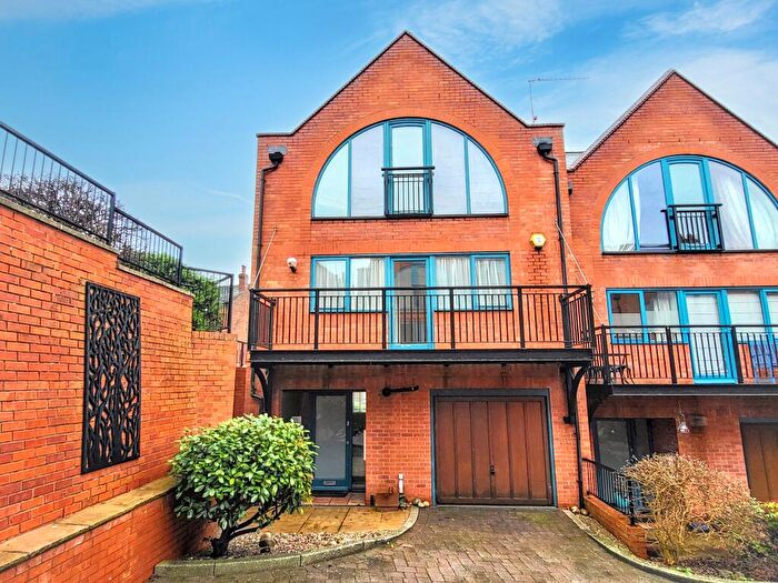 4 Bedroom Town House For Sale In Cordage Court, Lincoln, Lincolnshire, LN1