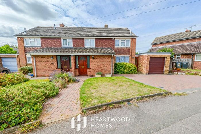 3 Bedroom Semi-detached House For Sale In Langley Grove, Sandridge, St. Albans, AL4