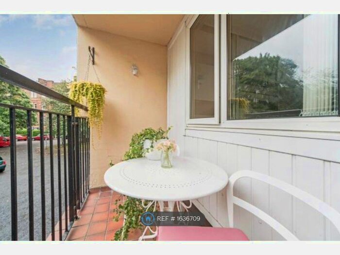 2 Bedroom Flat To Rent In Queen Margaret Court, Glasgow, G20