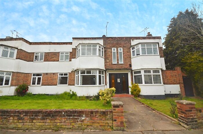 2 Bedroom Flat To Rent In Grove Court, The Grove, Upminster, Essex, RM14