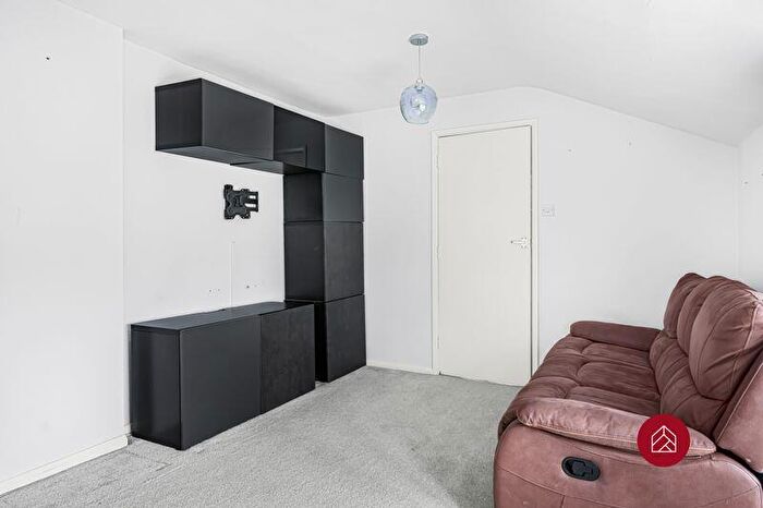 2 Bedroom Flat For Sale In East Street, Fritwell, OX27