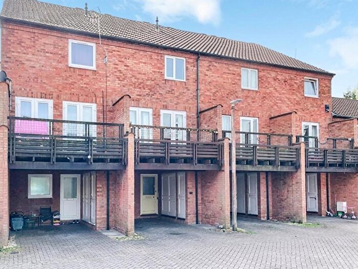 3 Bedroom Town House For Sale In Barbers Mews, Neath Hill, Milton Keynes, MK14