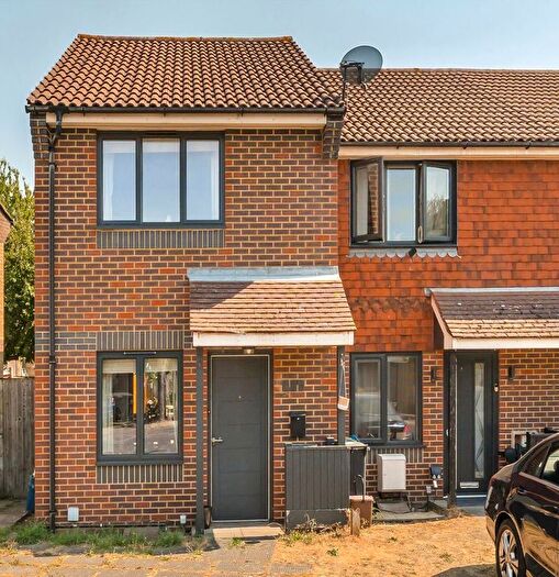 2 Bedroom End Of Terrace House For Sale In Bennetts Close, Mitcham, CR4