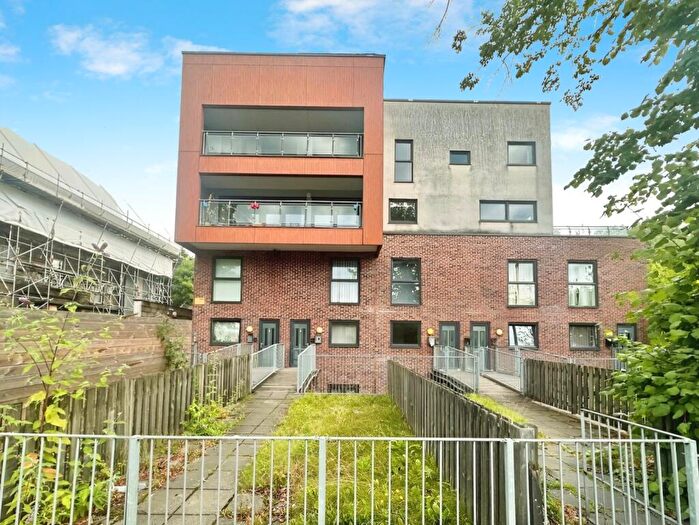 2 Bedroom Flat To Rent In Wilbraham Road, Manchester, Greater Manchester, M14