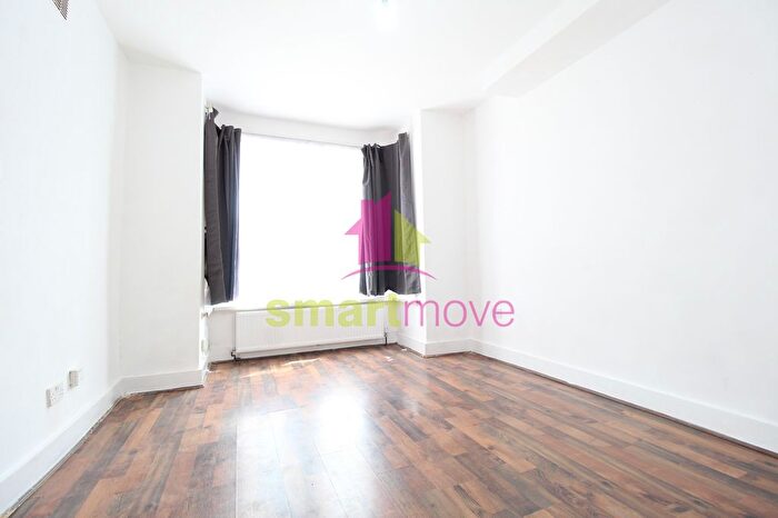 2 Bedroom Flat To Rent In Washington Avenue, Manor Park, London, E12