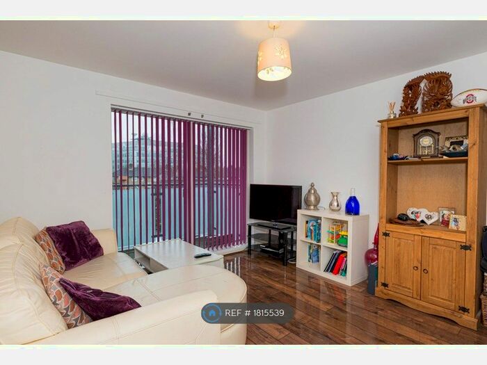 2 Bedroom Flat To Rent In Du Cane Road, London, W12