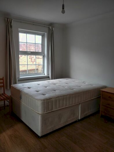 3 Bedroom Flat To Rent In Mattock Lane, London, W13