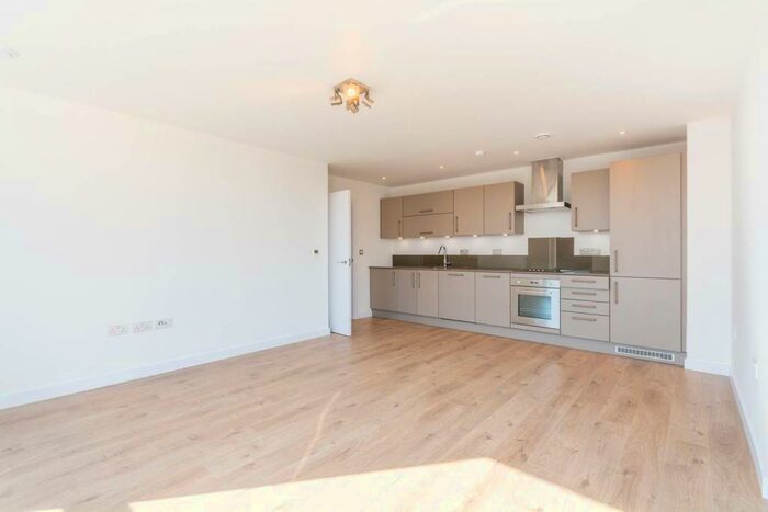 2 Bedroom Flat To Rent In Frampton Park Road, Hackney, London, E9