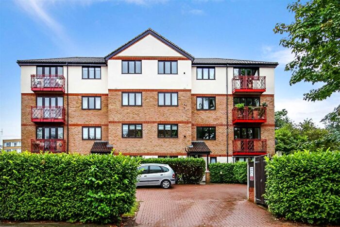 2 Bedroom Flat To Rent In Copse Court, Evenwood Close, Putney, SW15
