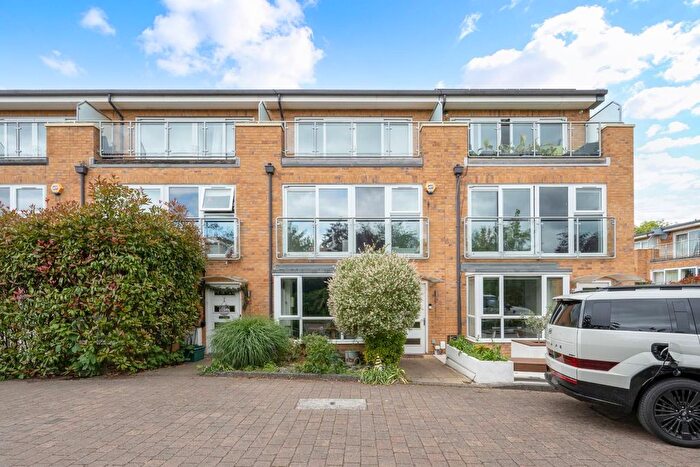 5 Bedroom Terraced House For Sale In Barn Elms Close, Worcester Park, KT4