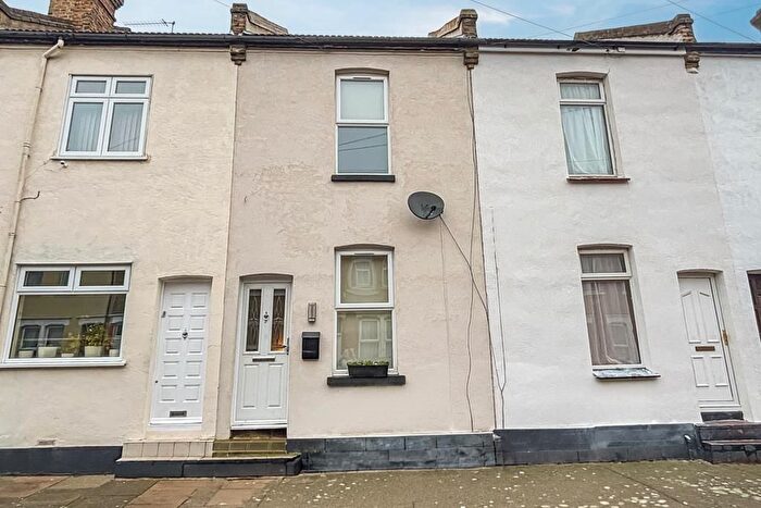 2 Bedroom Terraced House For Sale In Fernbrook Avenue, Southend-On-Sea, SS1