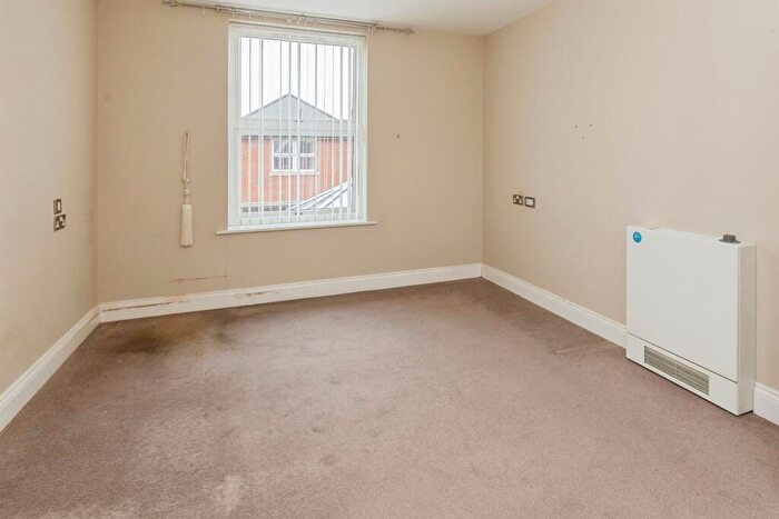 2 Bedroom Apartment For Sale In Ock Street, Abingdon, OX14