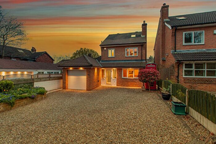 4 Bedroom Detached House For Sale In Gledhow Lane, Leeds, LS7