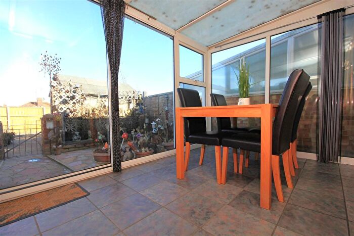 3 Bedroom Terraced House For Sale In Whitefriars, Rushden, NN10