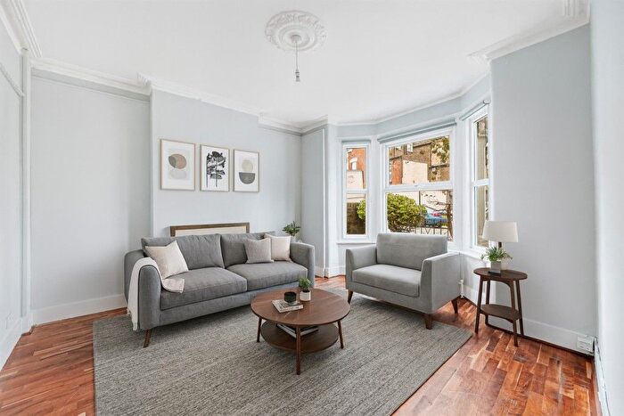 4 Bedroom Semi-Detached House To Rent In Venetia Road, London, W5