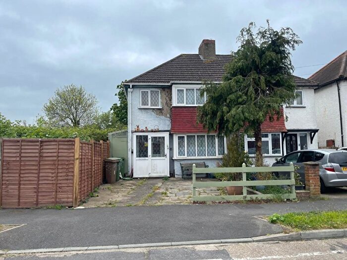 3 Bedroom Semi Detached House For Sale In Willow Walk, Sutton, SM3