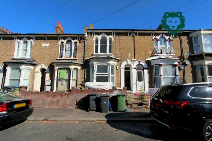 2 Bedroom Flat To Rent In Clarendon Road, Walthamstow, London, England, E17