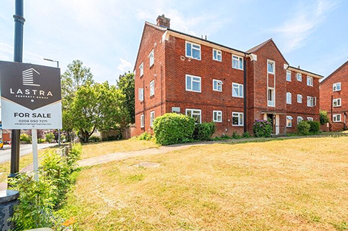 3 Bedroom Flat For Sale In Blackmore Road, Buckhurst Hill, IG9