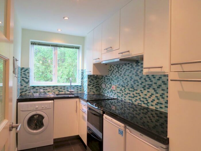 2 Bedroom Apartment To Rent In Jasmine Grove, Anerley, London, SE20