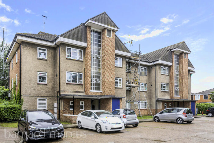Apartment To Rent In Denmark Gardens, Carshalton, SM5