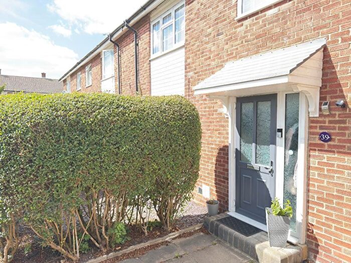 3 Bedroom End Terrace House For Sale In Grove Road, Houghton Regis, Bedfordshire, LU5
