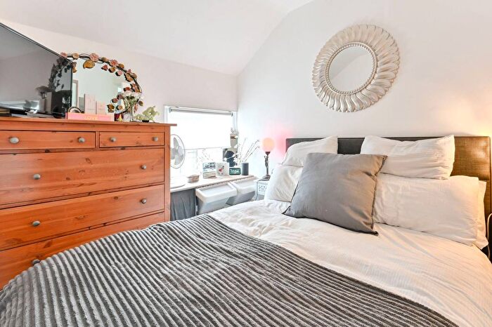 2 Bedroom Flat For Sale In Old Oak Lane, North Acton, London, NW10