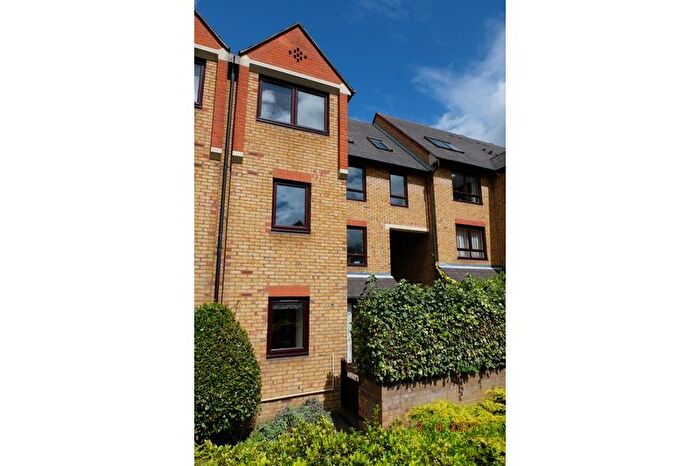 2 Bedroom Flat To Rent In Auckland Road, Cambridge, Cambridge, CB5