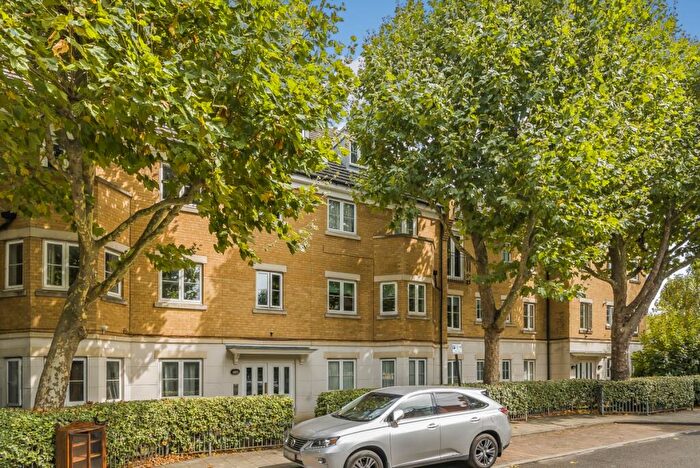 2 Bedroom Flat To Rent In Blakes Road, London, SE15