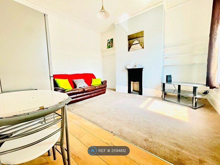 2 Bedroom Terraced House To Rent In Fenton Road, Huddersfield, HD1
