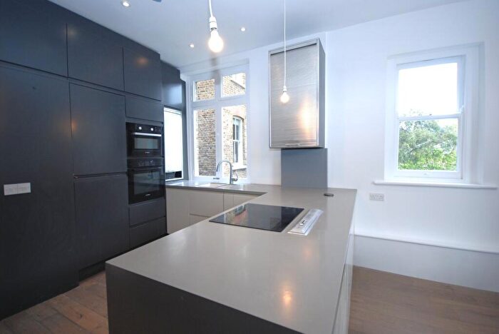 2 Bedroom Flat For Sale In Culverden Road, Balham, SW12