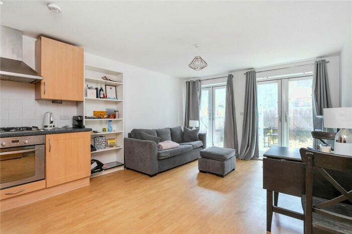 2 Bedroom Apartment To Rent In New Road, London, E1