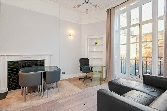 2 Bedroom Flat To Rent In Mecklenburgh Square, London, WC1N