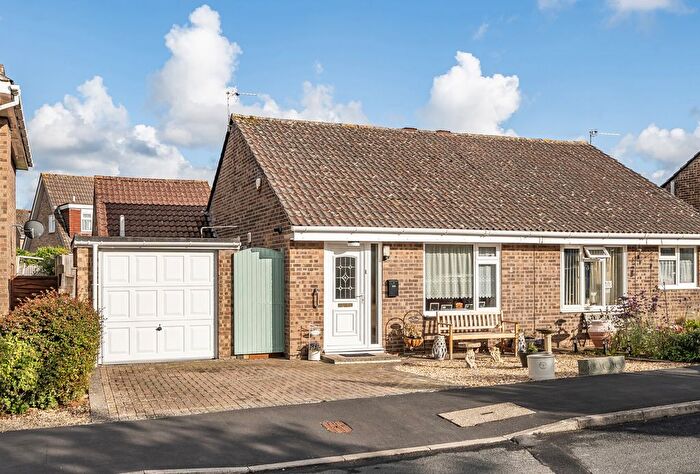 2 Bedroom Bungalow For Sale In Ferndale Avenue, Longwell Green, Bristol, Gloucestershire, BS30