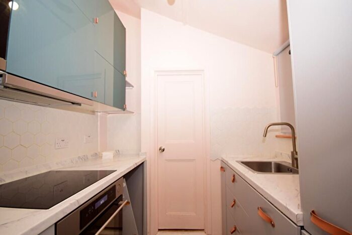 2 Bedroom Terraced House To Rent In St. Peters Street, South Croydon, CR2