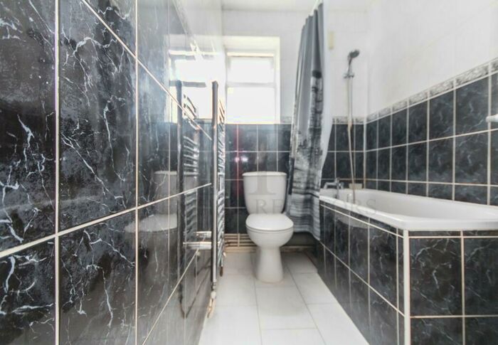 2 Bedroom Apartment To Rent In Kinglake Estate, London, SE17