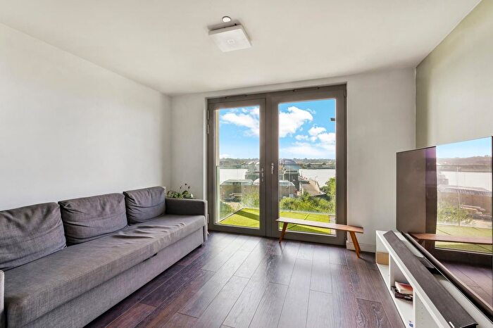 2 Bedroom Flat To Rent In Waterside Heights, Waterside Park, London, E16