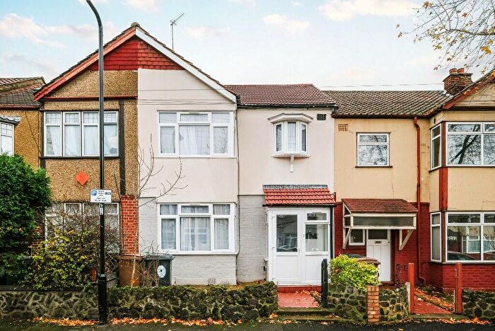 3 Bedroom Terraced House For Sale In Cavendish Drive, Leytonstone, E11