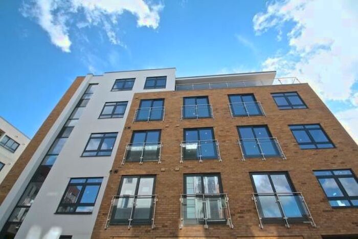 3 Bedroom Flat To Rent In Maypole Court, Mantle Road, London, SE4