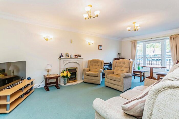2 Bedroom Flat For Sale In Pegasus Court, Stafford Road, Caterham, Surrey, CR3